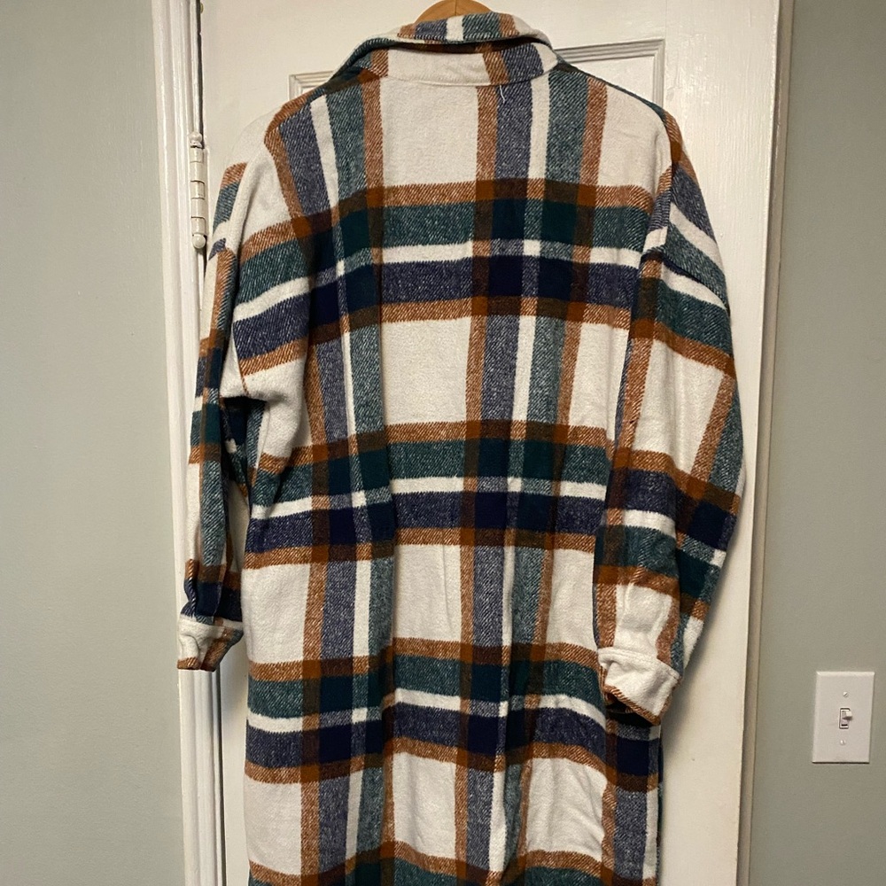Shacket - Picture 3 of 3